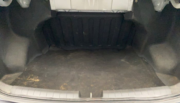 2018 Hyundai Xcent SX 1.2, Petrol, Manual, 88,113 km, Boot Inside