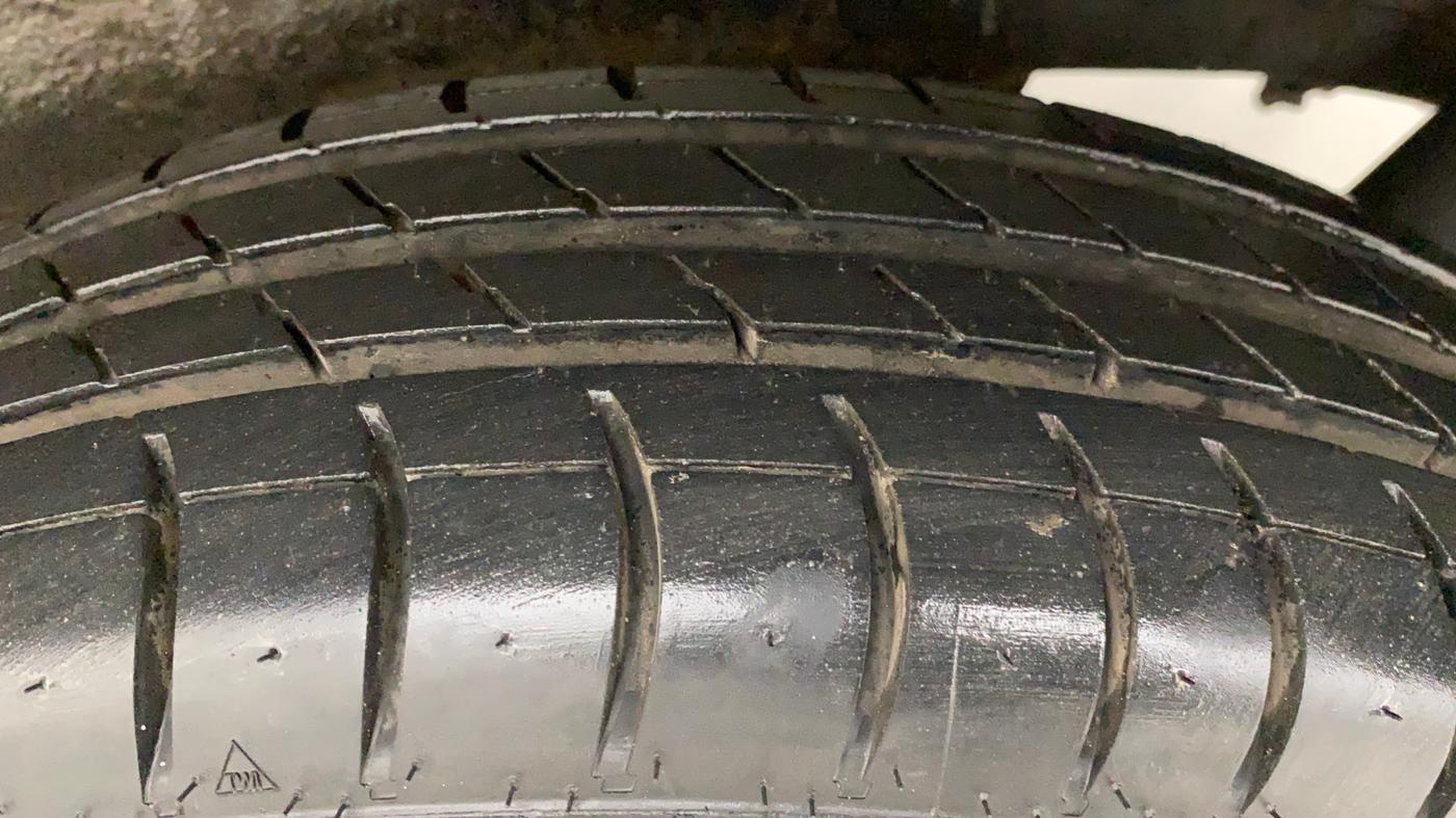 2015 Maruti Wagon R 1.0 VXI, Petrol, Manual, 28,345 km, Left Rear Tyre Tread