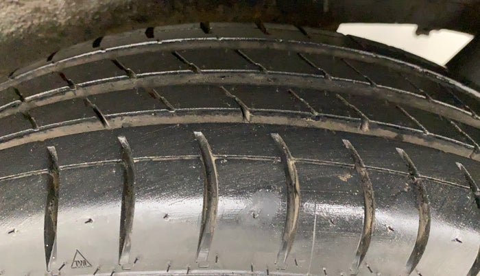 2015 Maruti Wagon R 1.0 VXI, Petrol, Manual, 28,345 km, Left Rear Tyre Tread
