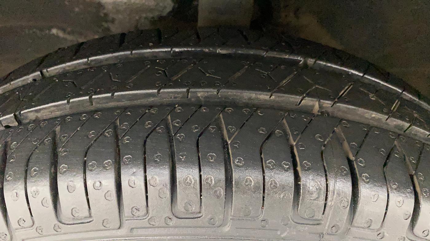 2015 Maruti Wagon R 1.0 VXI, Petrol, Manual, 28,345 km, Left Front Tyre Tread