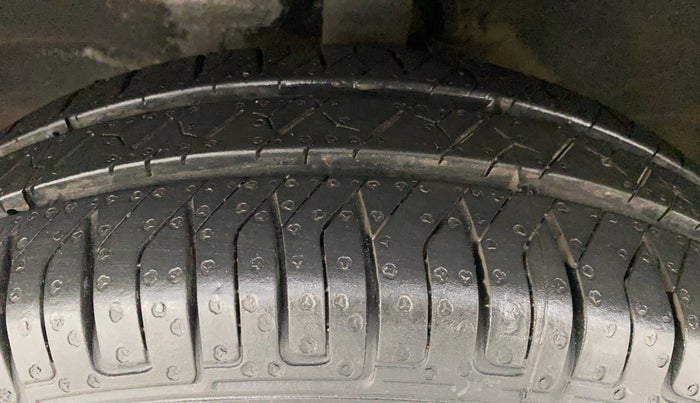 2015 Maruti Wagon R 1.0 VXI, Petrol, Manual, 28,345 km, Left Front Tyre Tread