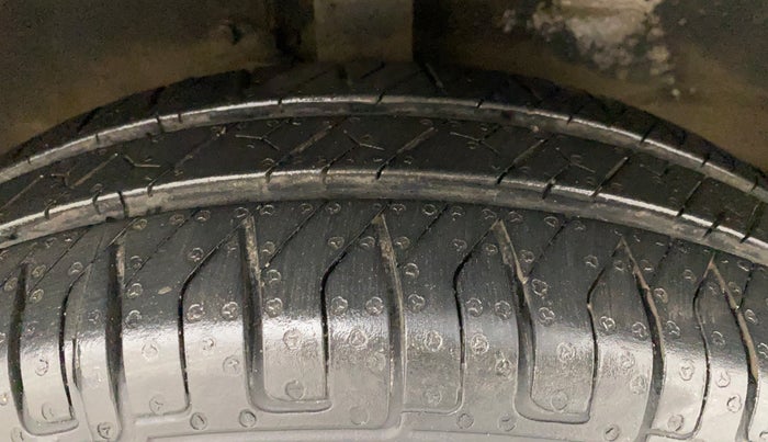 2015 Maruti Wagon R 1.0 VXI, Petrol, Manual, 28,345 km, Right Front Tyre Tread