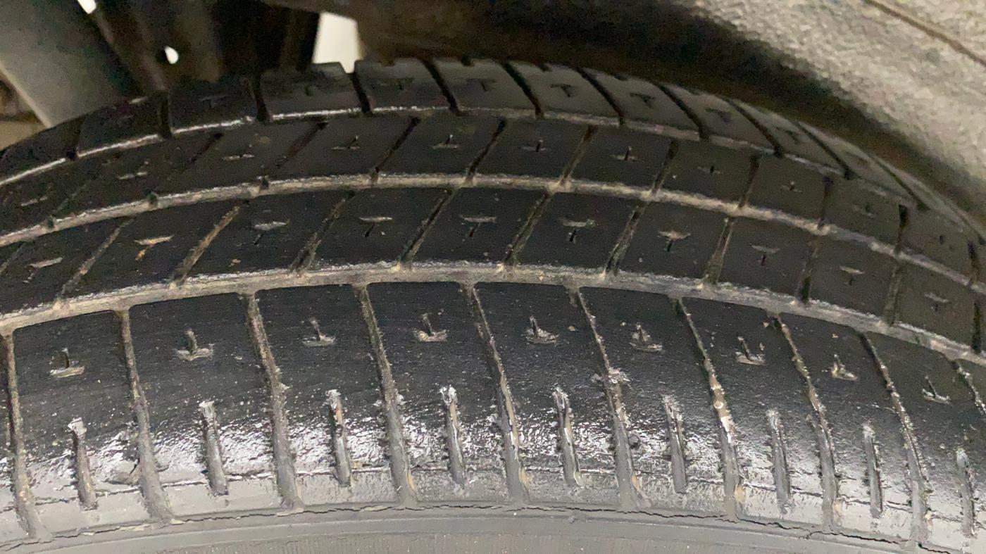 2015 Maruti Wagon R 1.0 VXI, Petrol, Manual, 28,345 km, Right Rear Tyre Tread