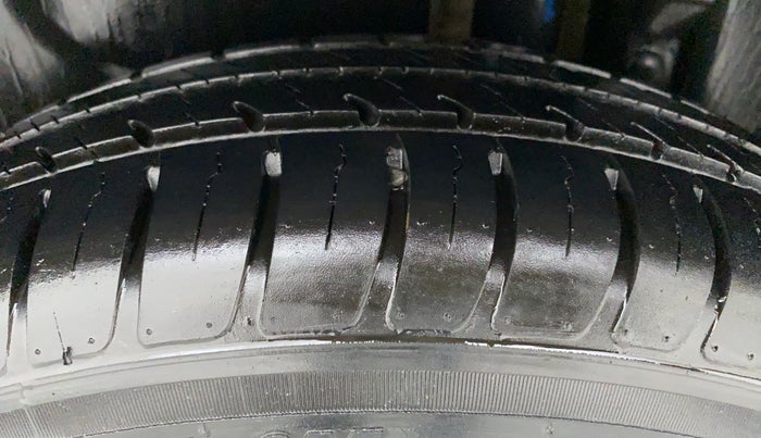 2016 Maruti Swift Dzire VXI OPT, Petrol, Manual, 69,808 km, Left Rear Tyre Tread