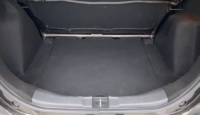 2017 Honda Jazz 1.2 V MT, Petrol, Manual, 17,098 km, Boot Inside