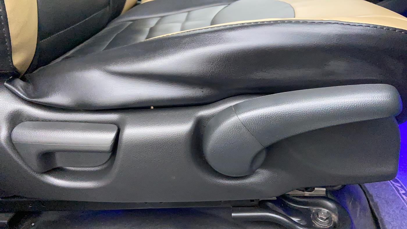 2017 Honda Jazz 1.2 V MT, Petrol, Manual, 17,098 km, Driver Side Adjustment Panel