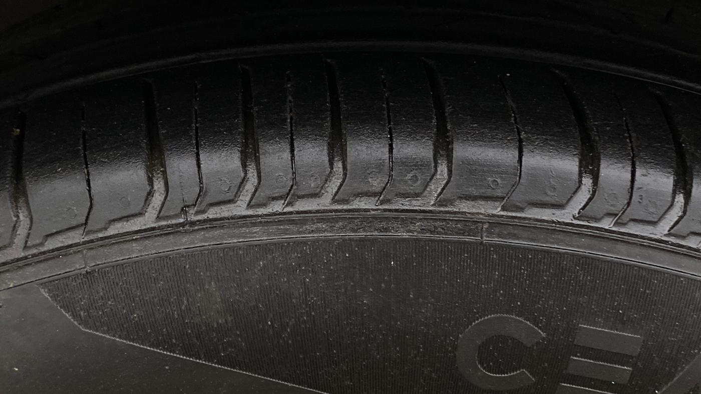 2021 KIA SONET GTX PLUS 1.0 DCT, Petrol, Automatic, 1,07,524 km, Left Front Tyre Tread