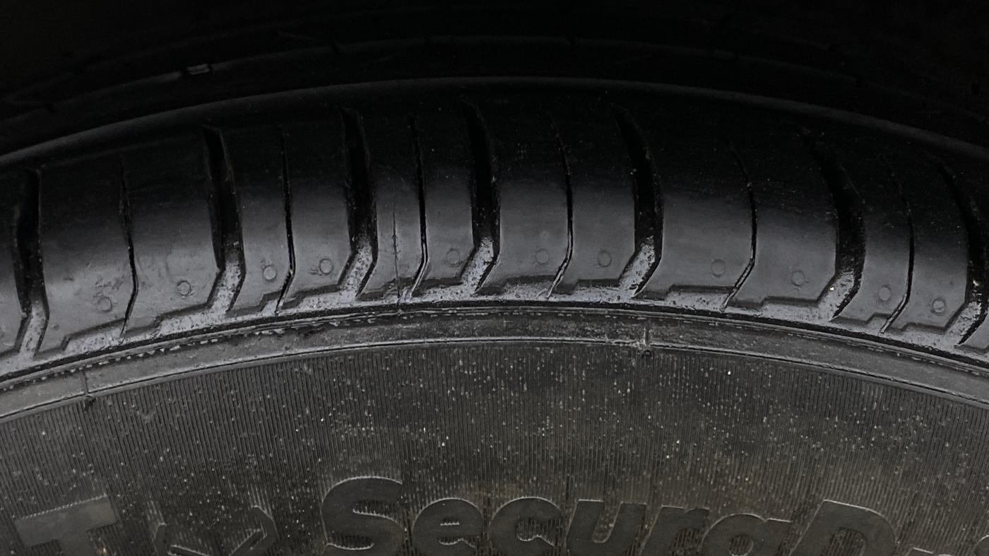 2021 KIA SONET GTX PLUS 1.0 DCT, Petrol, Automatic, 1,07,524 km, Right Rear Tyre Tread