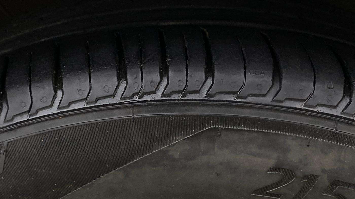 2021 KIA SONET GTX PLUS 1.0 DCT, Petrol, Automatic, 1,07,524 km, Right Front Tyre Tread