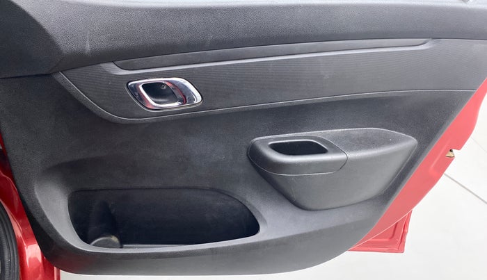 2019 Renault Kwid RXT 1.0 (O), Petrol, Manual, 65,307 km, Driver Side Door Panels Control