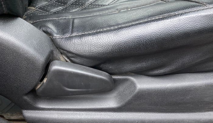 2019 Renault Kwid RXT 1.0 (O), Petrol, Manual, 65,307 km, Driver Side Adjustment Panel