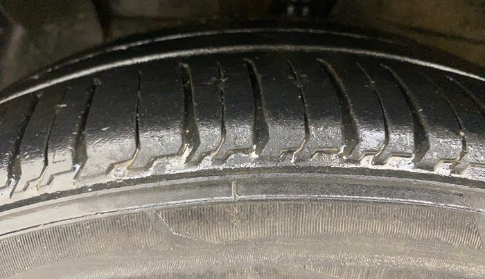 2020 Hyundai AURA S 1.2 AMT, Petrol, Automatic, 86,724 km, Left Front Tyre Tread