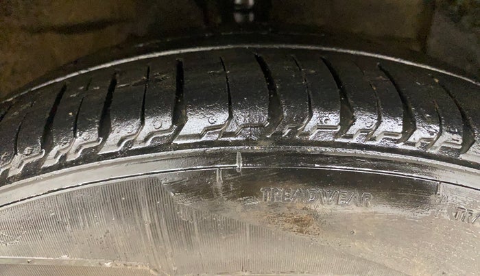 2020 Hyundai AURA S 1.2 AMT, Petrol, Automatic, 86,724 km, Right Front Tyre Tread