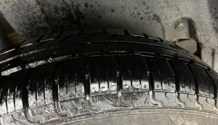 2014 Maruti Swift VXI, Petrol, Manual, 87,178 km, Right Rear Tyre Tread