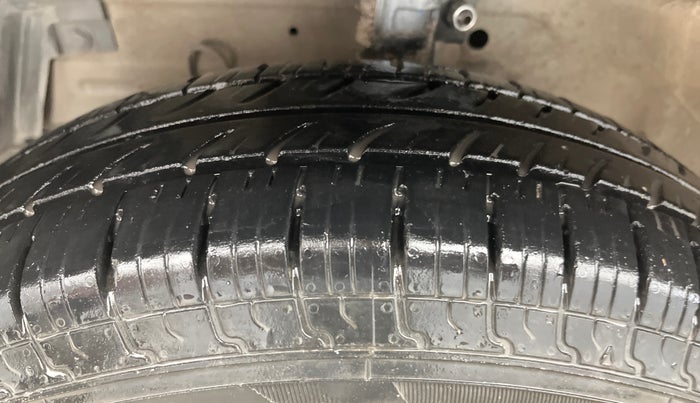 2014 Maruti Swift VXI, Petrol, Manual, 87,178 km, Left Front Tyre Tread