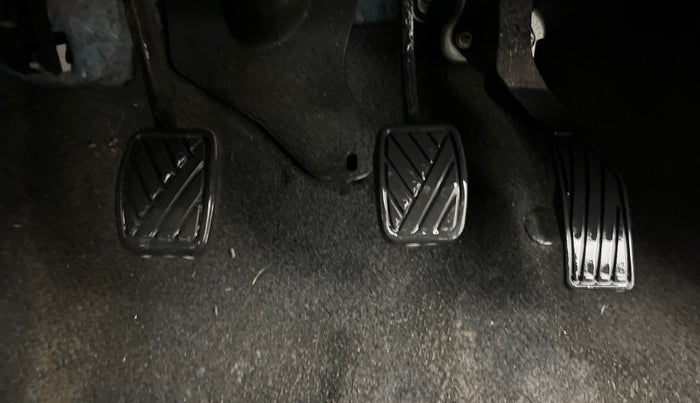 2014 Maruti Swift VXI, Petrol, Manual, 87,178 km, Pedals