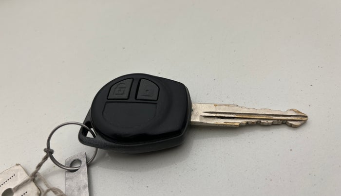 2014 Maruti Swift VXI, Petrol, Manual, 87,178 km, Key Close Up