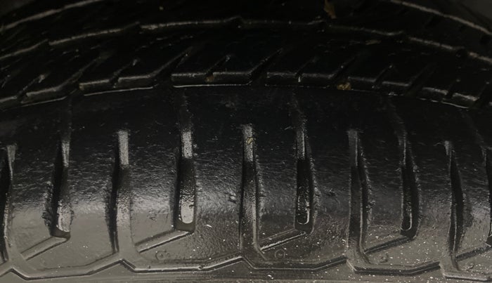 2013 Maruti Wagon R 1.0 VXI, Petrol, Manual, 47,083 km, Right Front Tyre Tread