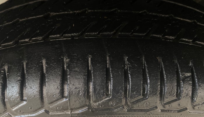2013 Maruti Wagon R 1.0 VXI, Petrol, Manual, 47,083 km, Left Front Tyre Tread