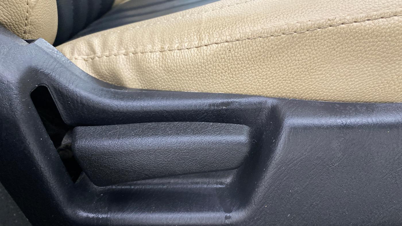 2021 Maruti Alto LXI O, Petrol, Manual, 46,333 km, Driver Side Adjustment Panel