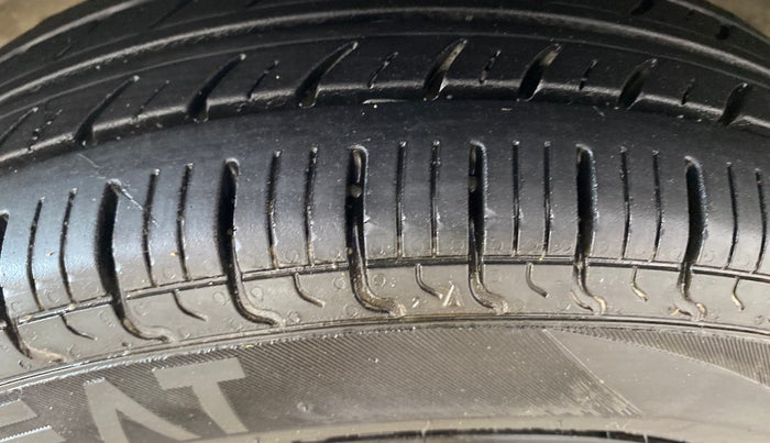 2021 Maruti Alto LXI O, Petrol, Manual, 46,333 km, Left Front Tyre Tread