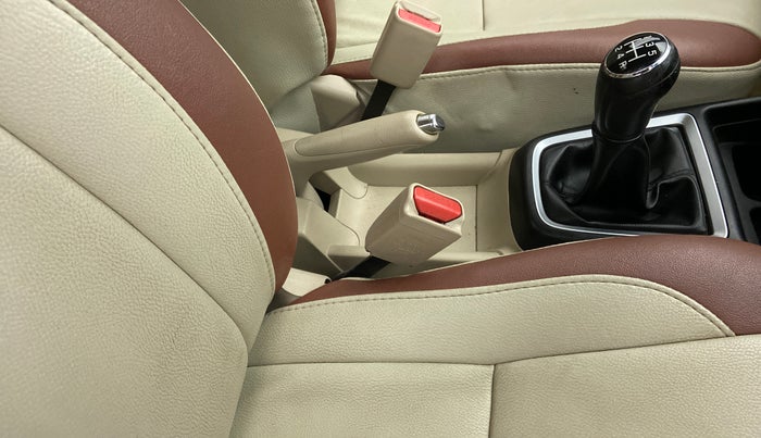 2017 Maruti Dzire VXI, Petrol, Manual, 60,068 km, Gear Lever
