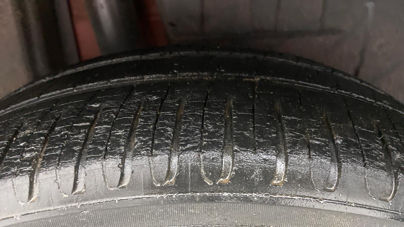 2017 Maruti Dzire VXI, Petrol, Manual, 60,068 km, Right Rear Tyre Tread