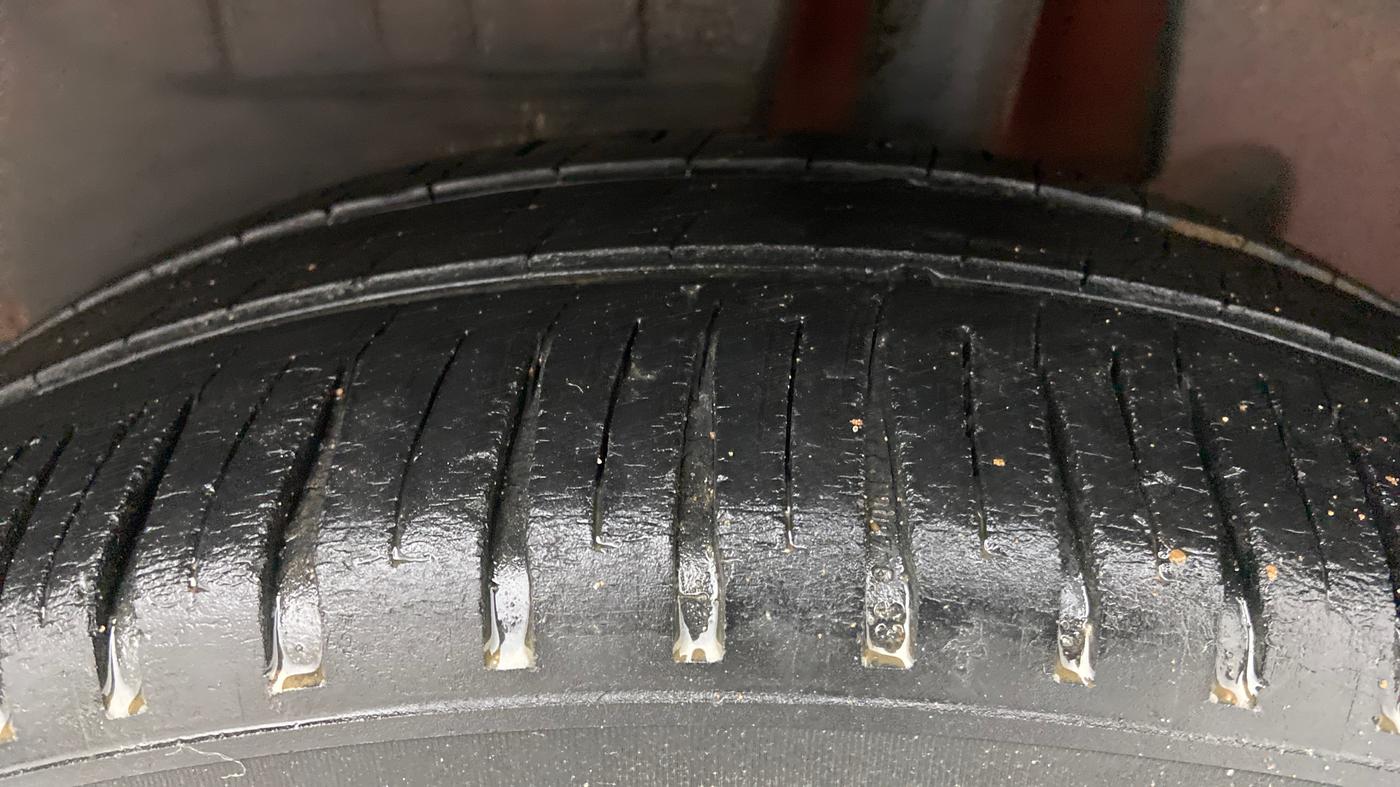 2017 Maruti Dzire VXI, Petrol, Manual, 60,068 km, Left Rear Tyre Tread
