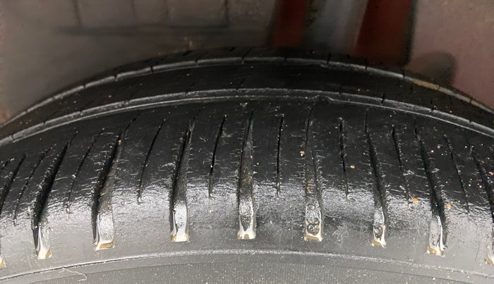 2017 Maruti Dzire VXI, Petrol, Manual, 60,068 km, Left Rear Tyre Tread