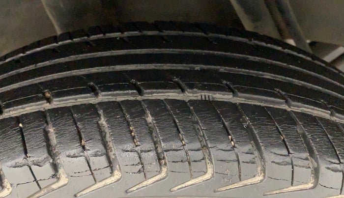 2017 Renault Kwid RXT 1.0, Petrol, Manual, 45,079 km, Right Rear Tyre Tread