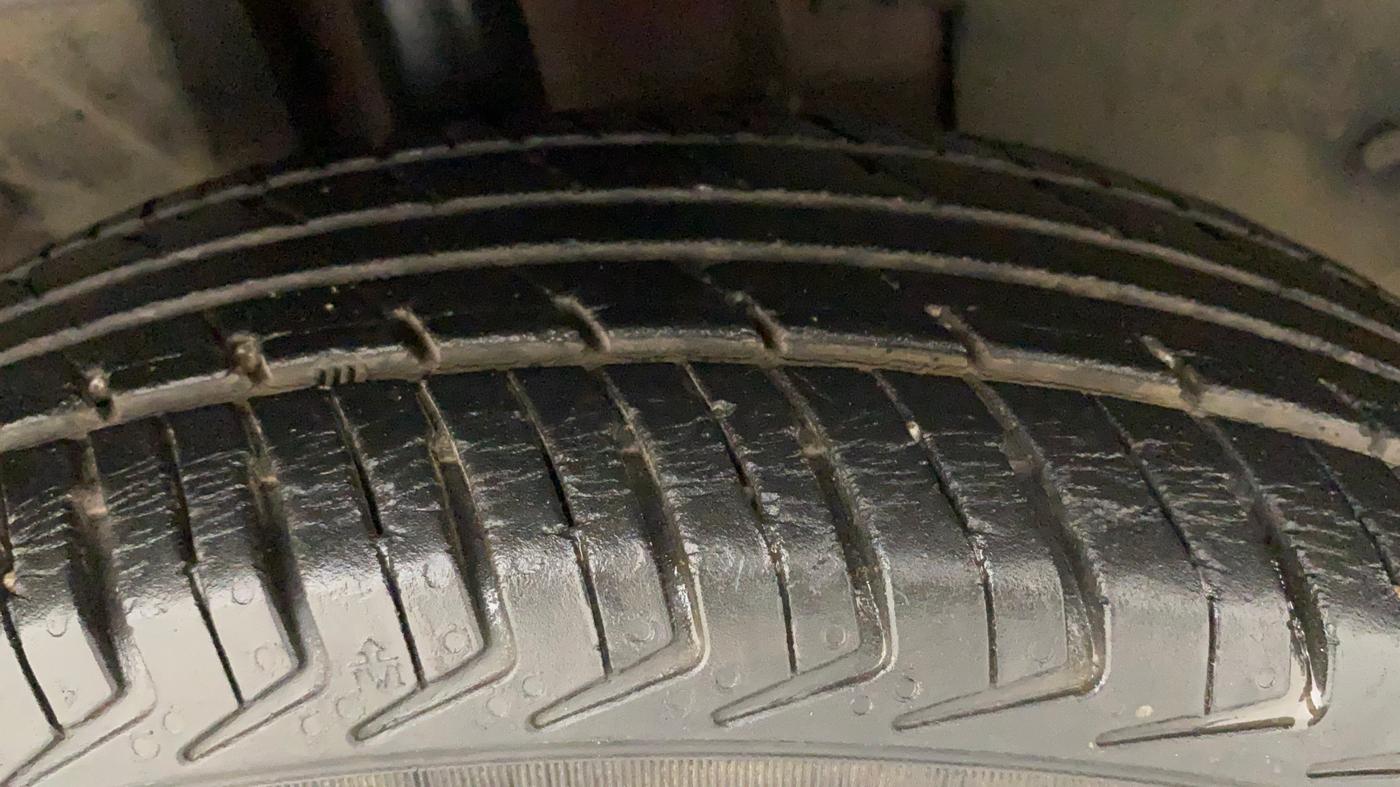 2017 Renault Kwid RXT 1.0, Petrol, Manual, 45,079 km, Right Front Tyre Tread