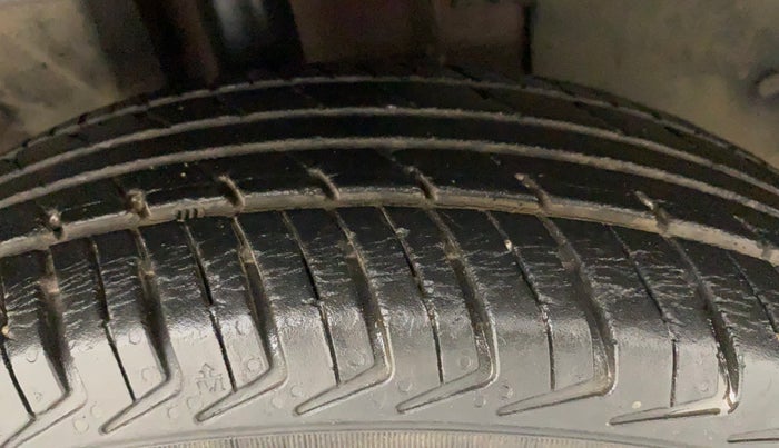 2017 Renault Kwid RXT 1.0, Petrol, Manual, 45,079 km, Right Front Tyre Tread