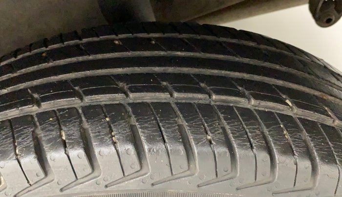 2017 Renault Kwid RXT 1.0, Petrol, Manual, 45,079 km, Left Rear Tyre Tread