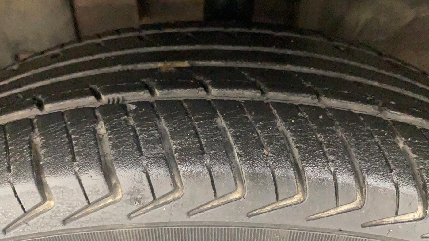 2017 Renault Kwid RXT 1.0, Petrol, Manual, 45,079 km, Left Front Tyre Tread