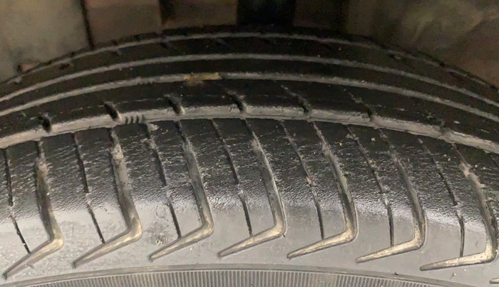 2017 Renault Kwid RXT 1.0, Petrol, Manual, 45,079 km, Left Front Tyre Tread
