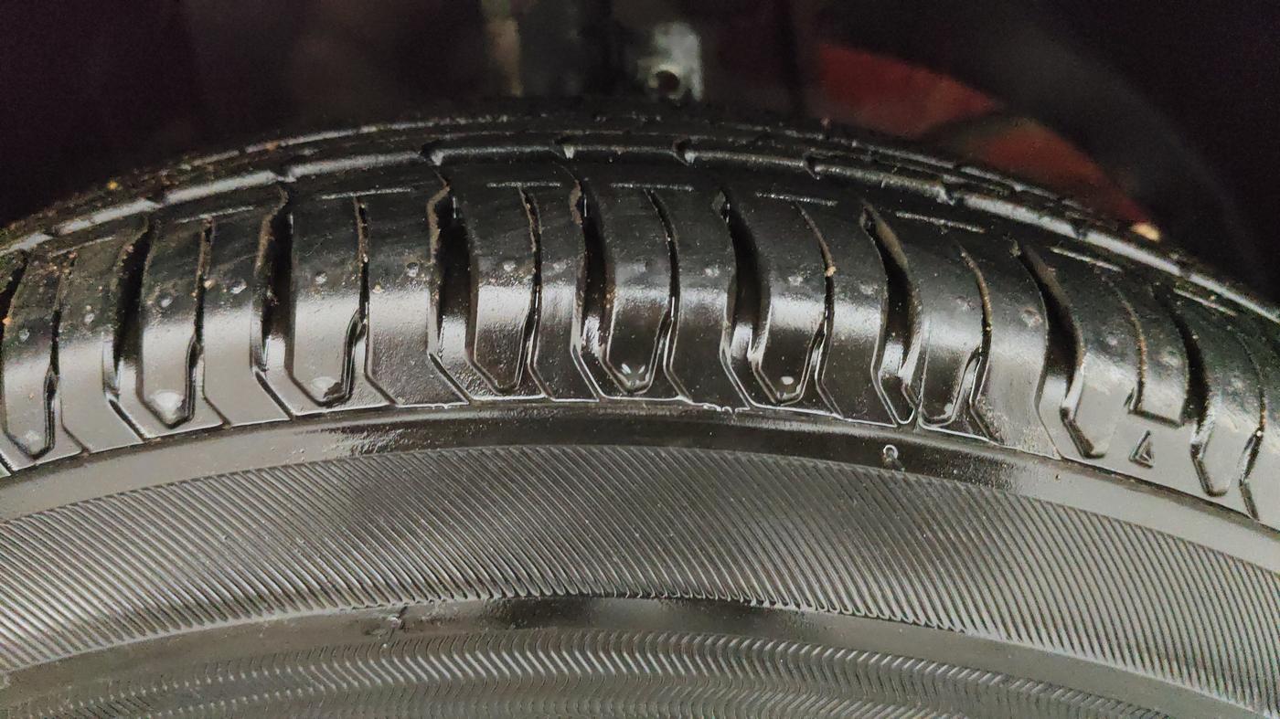 2021 Maruti Swift VXI, Petrol, Manual, 98,335 km, Right Front Tyre Tread