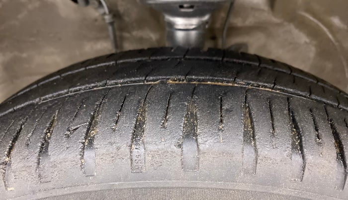 2017 Maruti Wagon R 1.0 VXI (O) AMT, Petrol, Automatic, 64,363 km, Left Front Tyre Tread