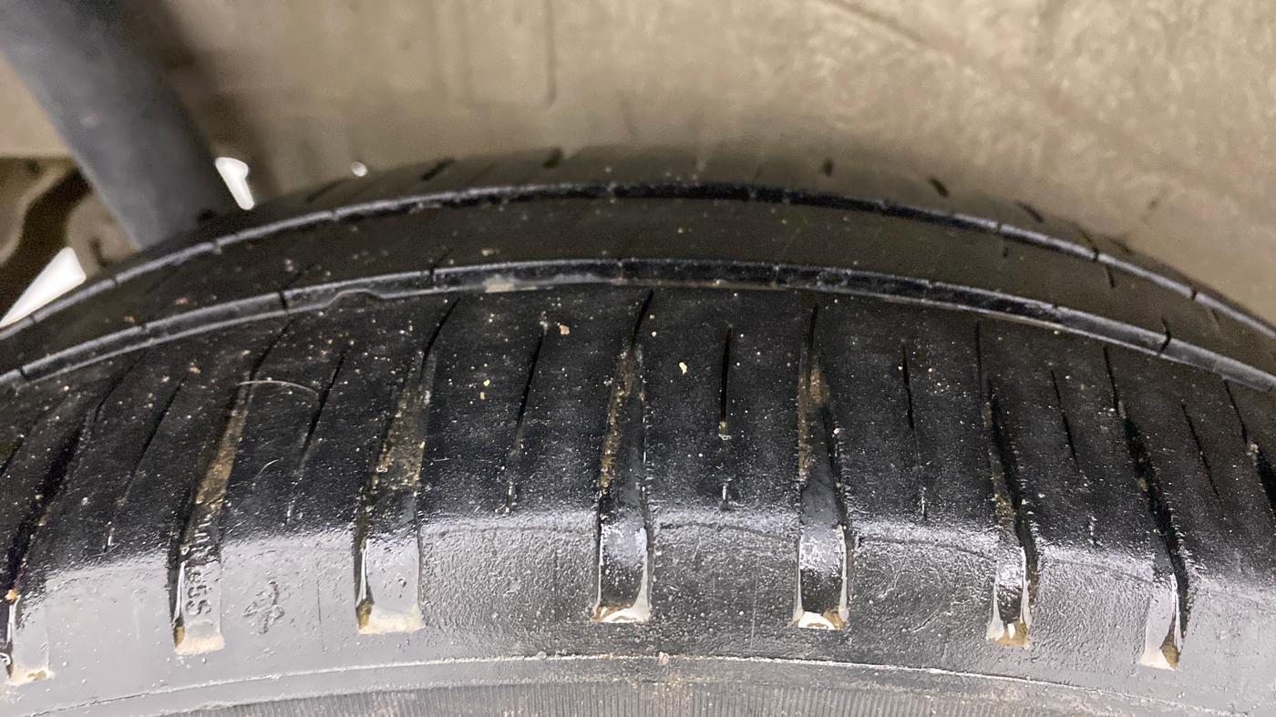 2017 Maruti Wagon R 1.0 VXI (O) AMT, Petrol, Automatic, 64,363 km, Right Rear Tyre Tread