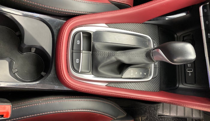 2022 MG ASTOR SAVVY 1.5 CVT S RED, Petrol, Automatic, 18,257 km, Gear Lever