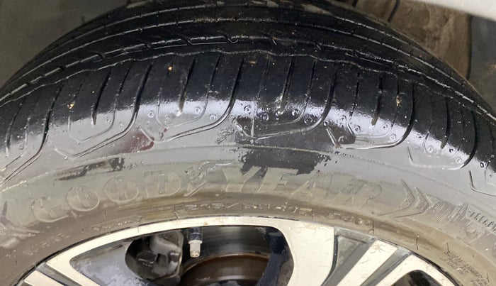 2022 MG ASTOR SAVVY 1.5 CVT S RED, Petrol, Automatic, 18,257 km, Left Front Tyre Tread