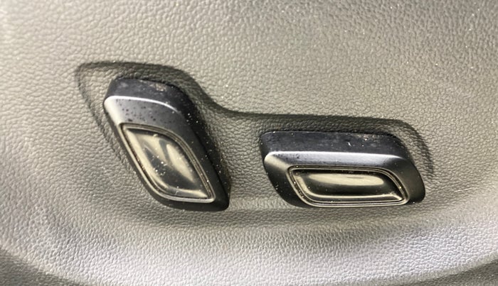 2022 MG ASTOR SAVVY 1.5 CVT S RED, Petrol, Automatic, 18,257 km, Driver Side Adjustment Panel