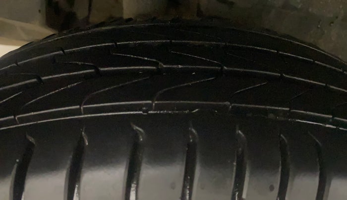2024 Maruti Dzire VXI, Petrol, Manual, 64,271 km, Right Rear Tyre Tread