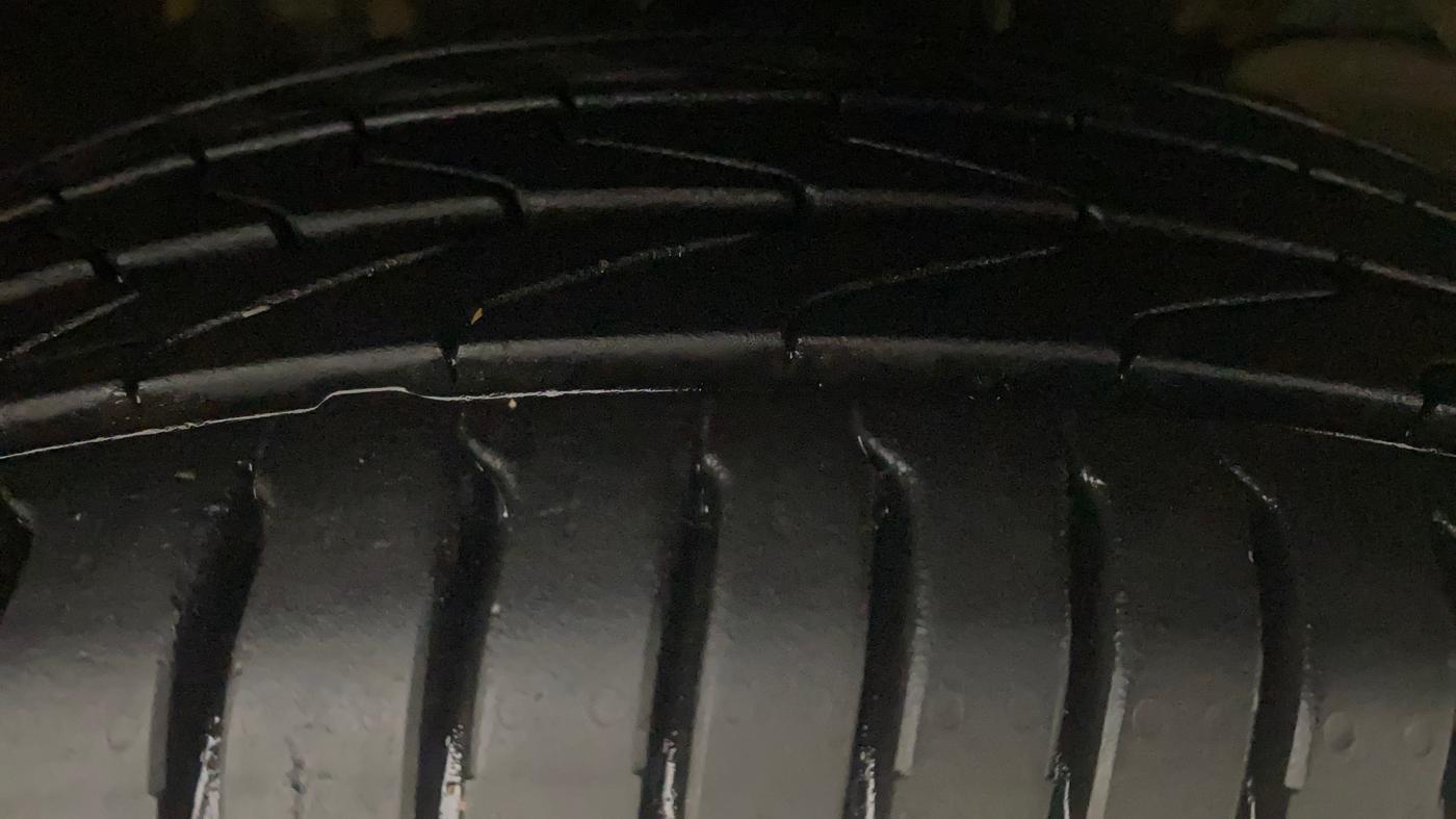 2024 Maruti Dzire VXI, Petrol, Manual, 64,271 km, Right Front Tyre Tread