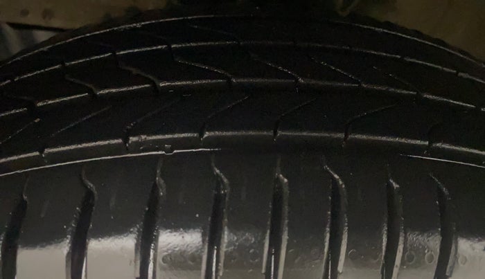 2024 Maruti Dzire VXI, Petrol, Manual, 64,271 km, Left Front Tyre Tread