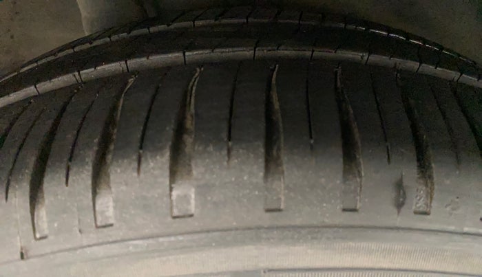 2011 Honda Jazz 1.2L I-VTEC BASE, Petrol, Manual, 1,04,107 km, Right Rear Tyre Tread