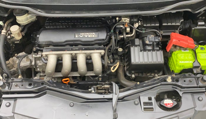 2011 Honda Jazz 1.2L I-VTEC BASE, Petrol, Manual, 1,04,107 km, Open Bonet