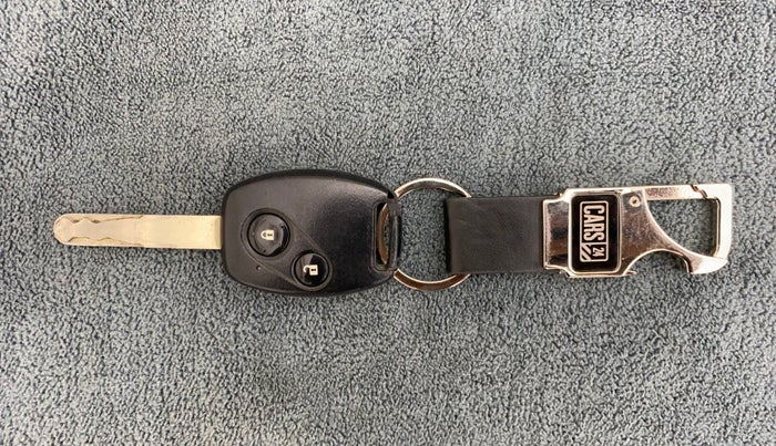 2011 Honda Jazz 1.2L I-VTEC BASE, Petrol, Manual, 1,04,107 km, Key Close Up