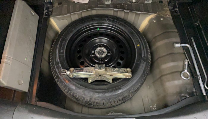 2011 Honda Jazz 1.2L I-VTEC BASE, Petrol, Manual, 1,04,107 km, Spare Tyre