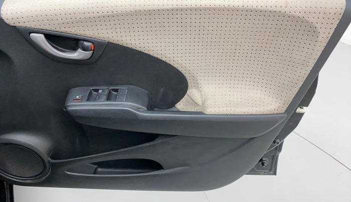 2011 Honda Jazz 1.2L I-VTEC BASE, Petrol, Manual, 1,04,107 km, Driver Side Door Panels Control