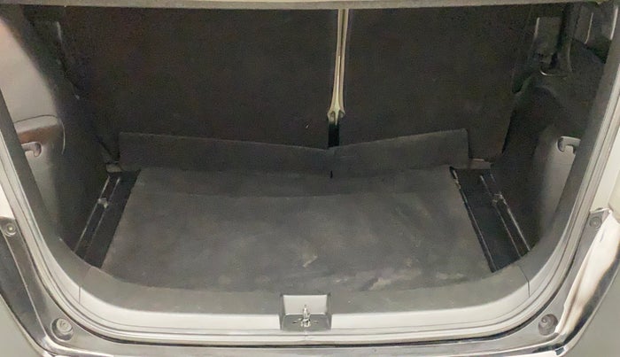 2011 Honda Jazz 1.2L I-VTEC BASE, Petrol, Manual, 1,04,107 km, Boot Inside